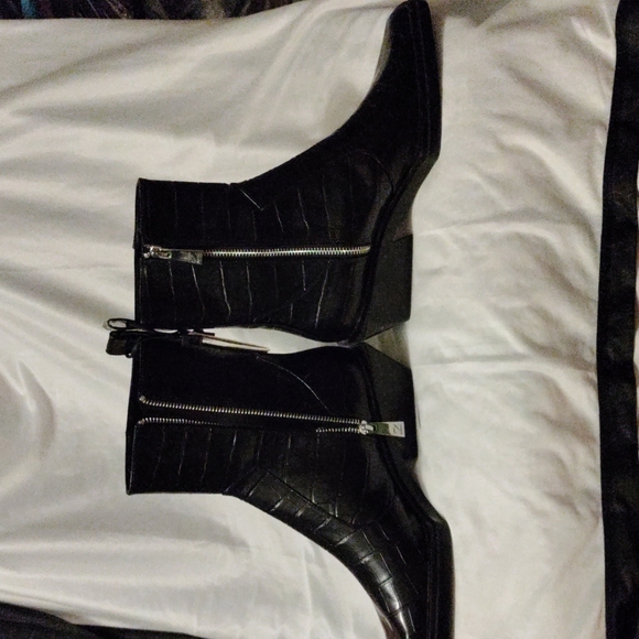 NWT Women's Zara Black Heeled ankle boots - Picture 4 of 6